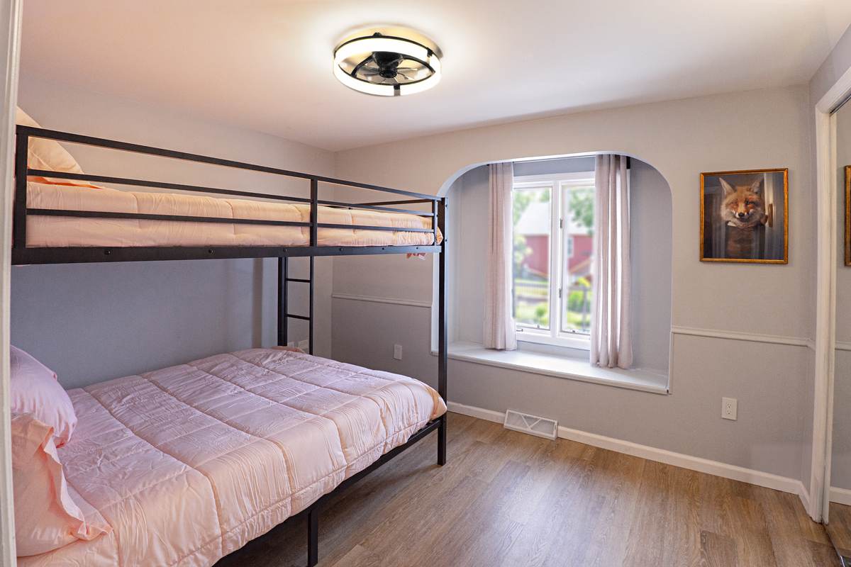 The queen-over-queen bunk room
